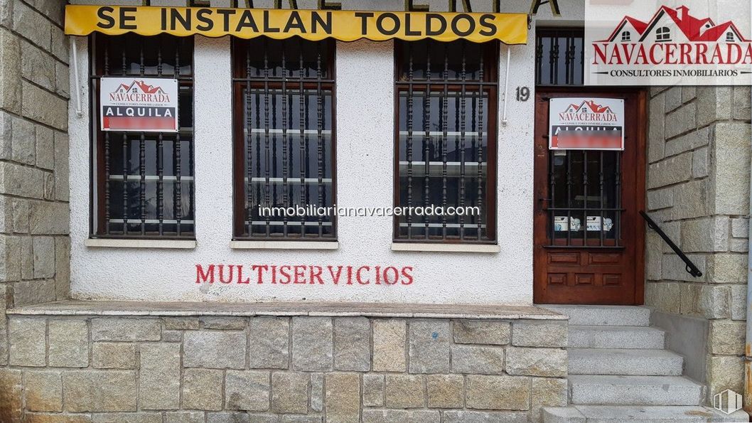 Local en alquiler en Calle Iglesia, Navacerrada, Madrid, 28491 con puerta, ventana, edificio, accesorio, fuente, casa, pared, madera, fachada y albañilería alrededor