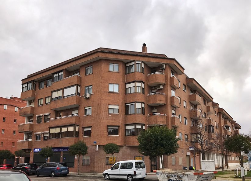 Local en venta en Calle Argentina, 13, Leganés, Madrid, 28914 con coche, edificio, camioneta, nube, cielo, rueda, ventana, neumático, planta y luz de la calle alrededor