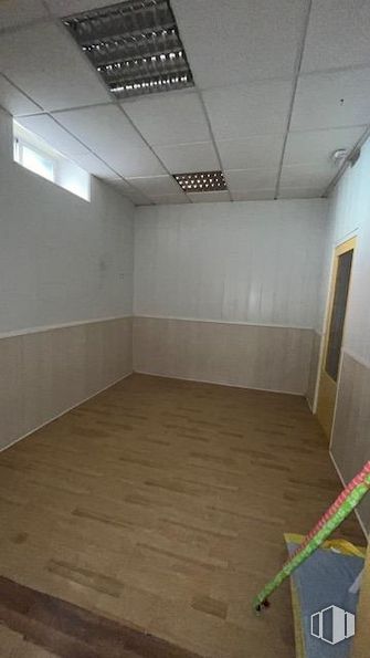 Office for rent at Calle Cavanilles, Retiro, Madrid, 28007 with building, fixture, wood, interior design, flooring, floor, wall, material property, ceiling and house around