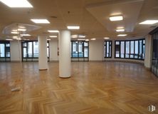 Office for rent at Zona centro, Centro, Madrid, 28013 with ceiling, interior design, floor, glass, composite material, commercial building, daylighting, column, headquarters and lobby around