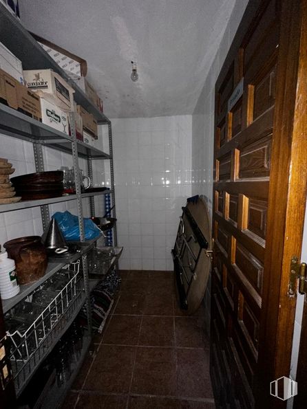 Retail for sale at Travesía Cuesta, El Atazar, Madrid, 28189 with luggage & bags, furniture, bookcase, property, shelf, picture frame, shelving, wood, interior design and architecture around