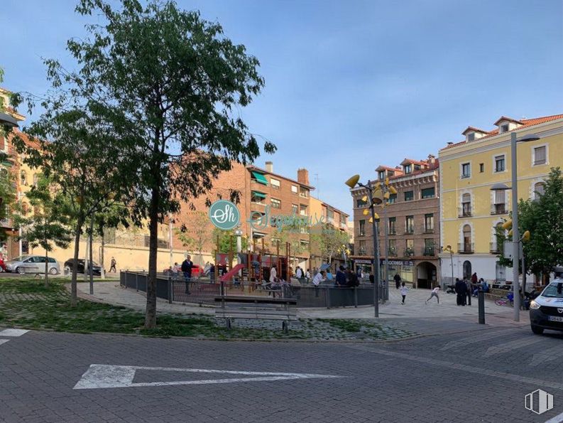 Retail for sale & for rent at Zona centro, Segovia, 40005 with building, sky, wheel, window, plant, road surface, tree, urban design, tire and car around