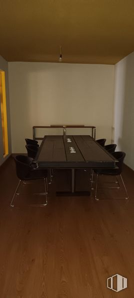 Oficina en alquiler en Calle Alejandro Villegas, 29, Hortaleza, Madrid, 28043 con silla, escritorio, mesa, mueble, suelos, suelo, madera, interiorismo, alumbrado y madera dura alrededor