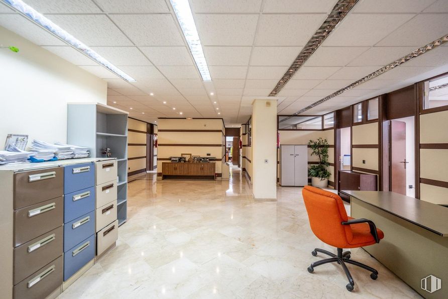 Office for sale at Zona Auditorio, Las Rozas de Madrid, Madrid, 28230 with chair, filing cabinet, desk, interior design, furniture, flooring, floor, ceiling, lighting and shelf around