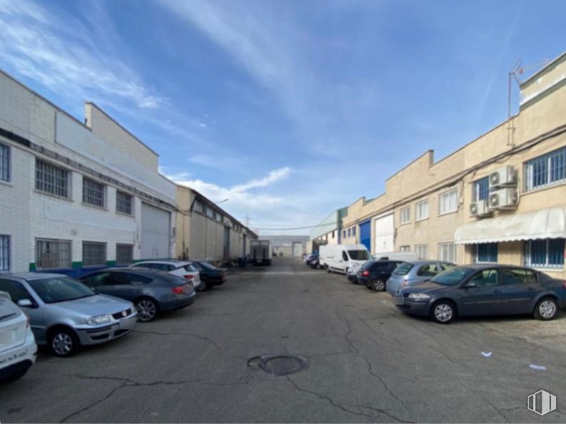 Nave en venta en Polígono industrial Los Linares, Humanes de Madrid, Madrid, 28970 con coche, ventana, edificio, casa, luz de estacionamiento, rueda, vehículo terrestre, cielo, nube y neumático alrededor