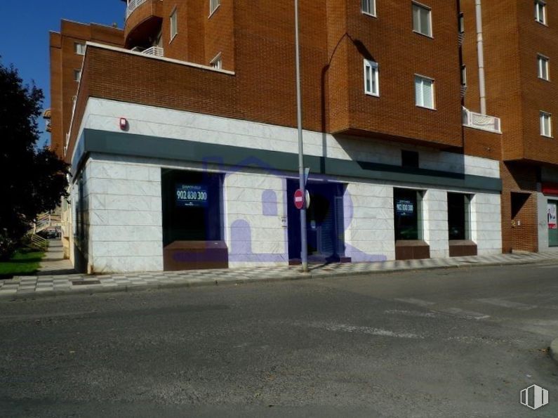 Local en alquiler y venta en Zona Villaluz, Cuenca, 16004 con casa, ventana, pared, material compuesto, acera, hormigón, albañilería, ladrillo y material de construcción alrededor