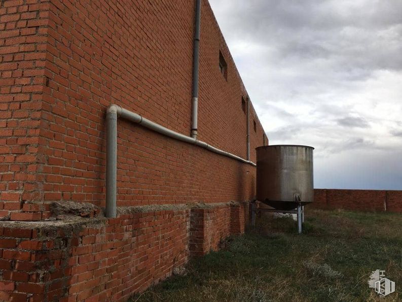 Industrial for sale at Calle Cerro Molino, Tresjuncos, Cuenca, 16422 with building, cloud, sky, brickwork, brick, wood, plant, facade, roof and landscape around