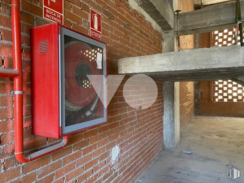 Retail for sale at Calle Alfonso Gómez, 17, San Blas - Canillejas, Madrid, 28037 with wood, brickwork, brick, wall, building, building material, facade, font, beam and fixture around