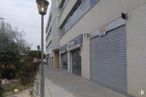 Retail for sale & for rent at Calle Mariano Barbacid, Rivas-Vaciamadrid, Madrid, 28521 with building, plant, sky, street light, road surface, urban design, neighbourhood, tree, asphalt and sidewalk around