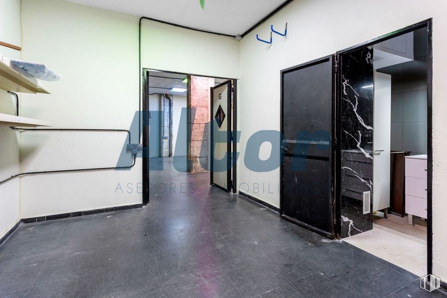 Local en venta en Calle Andrés Mellado, Chamberí, Madrid, 28015 con accesorio, puerta, edificio, suelo, suelos, casa, hall, exterior del automóvil, techo y vidrio alrededor