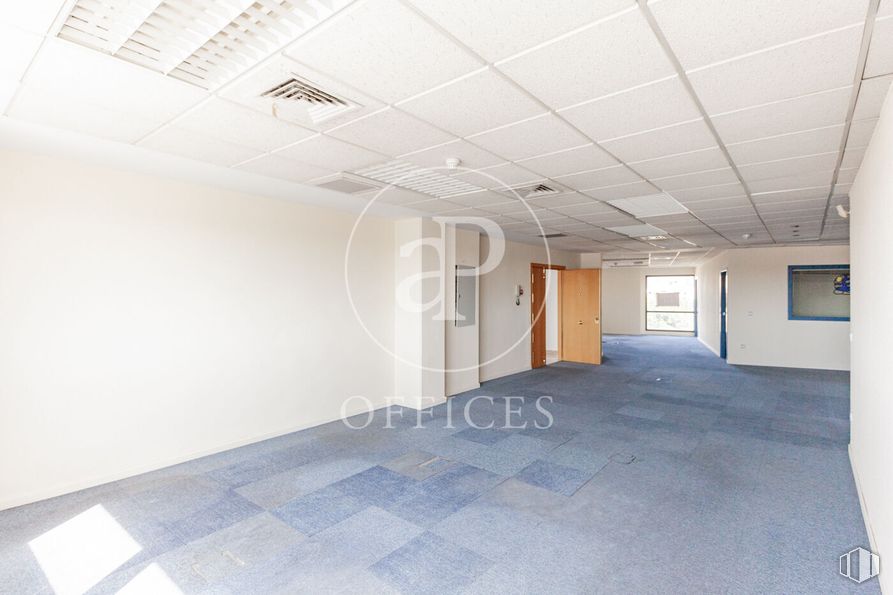 Oficina en alquiler en Zona Ensanche, Alcobendas, Madrid, 28100 con puerta, lámpara, edificio, accesorio, interiorismo, hall, suelos, suelo, pared y techo alrededor