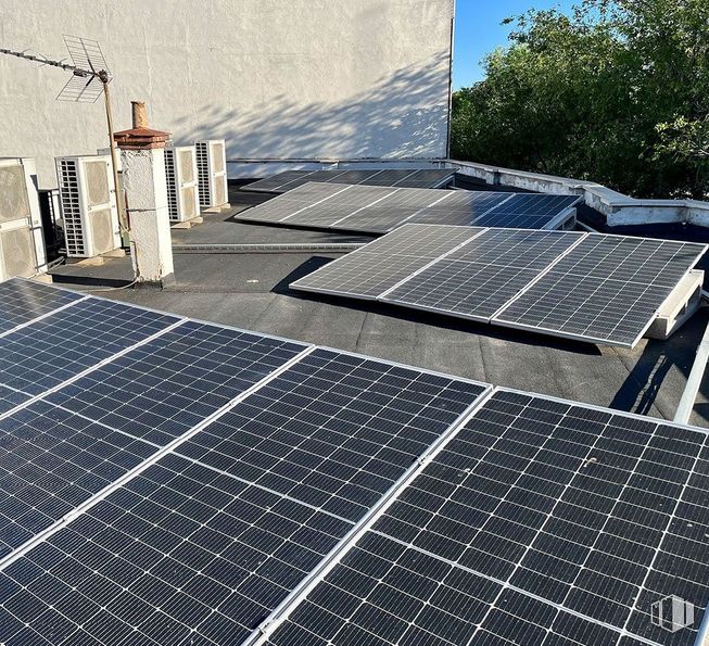 Oficina en venta en Zona San Blas, San Blas - Canillejas, Madrid, 28037 con edificio, propiedad, energía solar, panel solar, luz, energía solar, negro, cielo, pendiente y electricidad alrededor