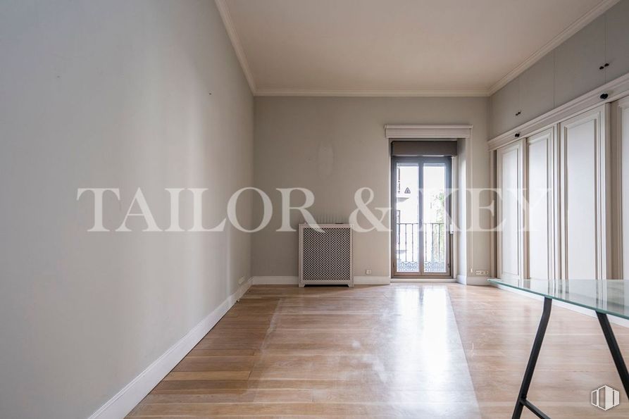 Oficina en alquiler y venta en Calle Serrano, Salamanca, Madrid, 28001 con puerta, mesa, suelos, suelo, madera, techo, interiorismo, suelos de madera, apartamento y suelo de baldosas alrededor