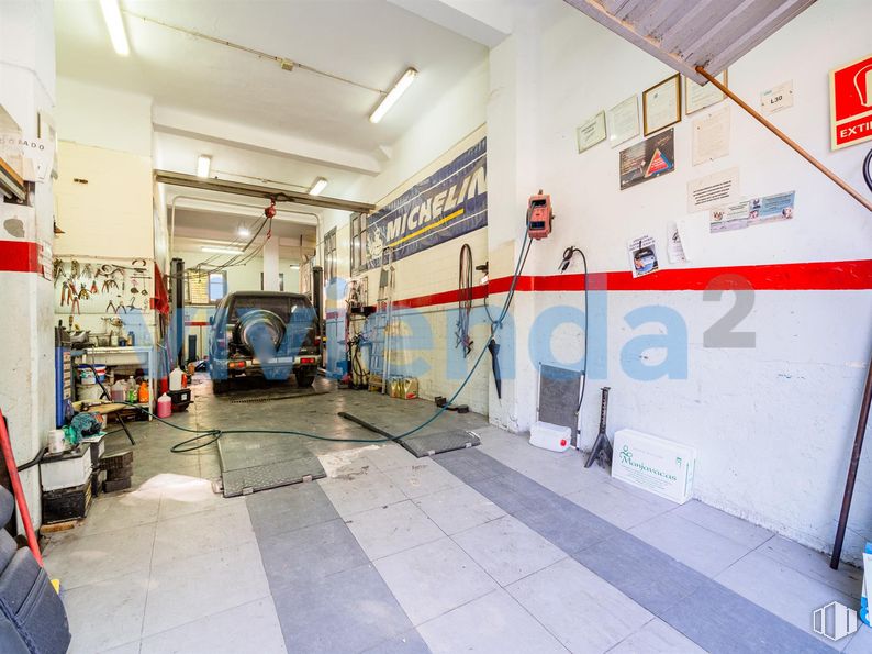 Local en venta en Calle Virgen de Nuria, Ciudad Lineal, Madrid, 28027 con edificio, interiorismo, diseño automovilístico, suelos, suelo, silla, techo, ocio, evento y máquina alrededor