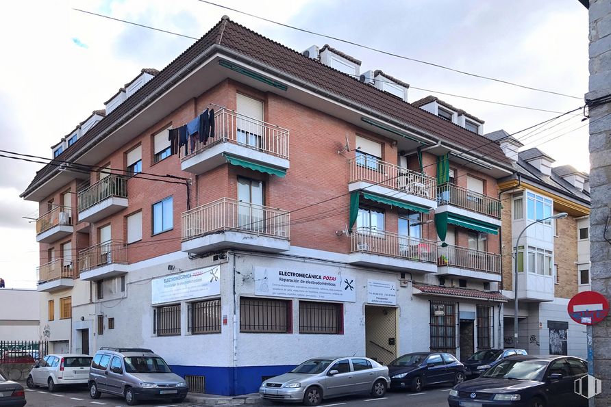 Local en venta en Calle Serafín Gómez Bonilla, 3, Collado Villalba, Madrid, 28400 con coche, edificio, neumático, rueda, luz de estacionamiento automotriz, cielo, vehículo terrestre, nube, vehículo y ventana alrededor