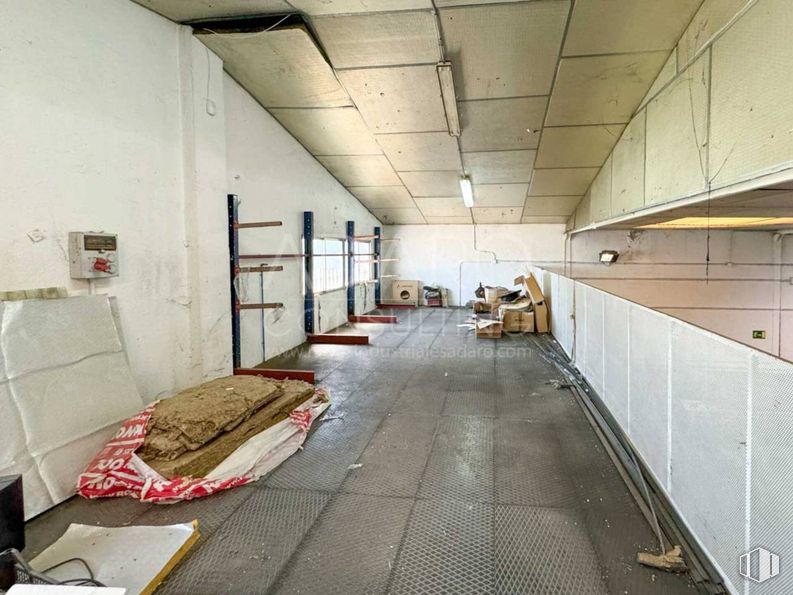 Industrial for sale at Calle Almería, Humanes de Madrid, Madrid, 28970 with flooring, floor, ceiling, composite material, hall, daylighting, building material, design, plywood and plaster around