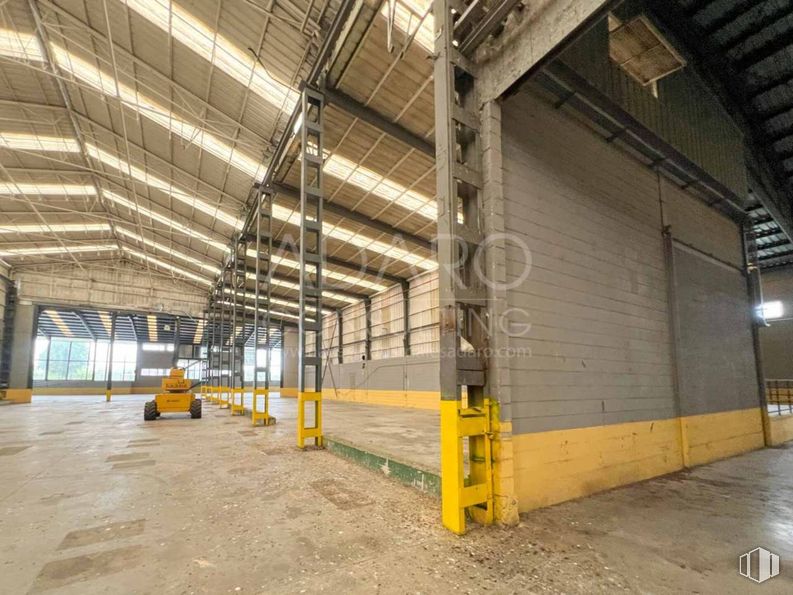 Industrial for sale & for rent at Zona industrial, Valdemoro, Madrid, 28343 with wood, floor, beam, hall, flooring, warehouse, composite material, ceiling, concrete and engineering around