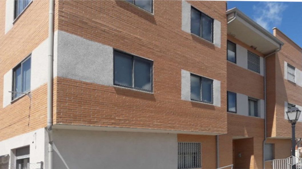 Local en alquiler y venta en Calle Alameda, 25, Cantimpalos, Segovia, 40360 con ventana, madera, albañilería, ladrillo, accesorio, arquitectura, edificio, pared, material de construcción y diseño urbano alrededor