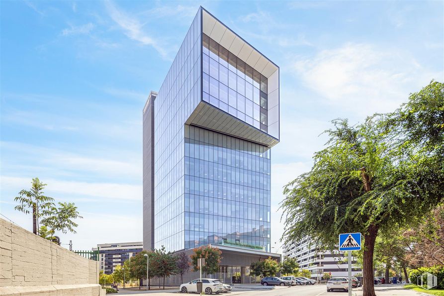 Oficina en alquiler en Edificio Visionary Building, Calle Amaltea, 32, Arganzuela, Madrid, 28045 con edificio, nube, cielo, planta, árbol, bloque de pisos, condominio, diseño urbano, casa y barrio alrededor