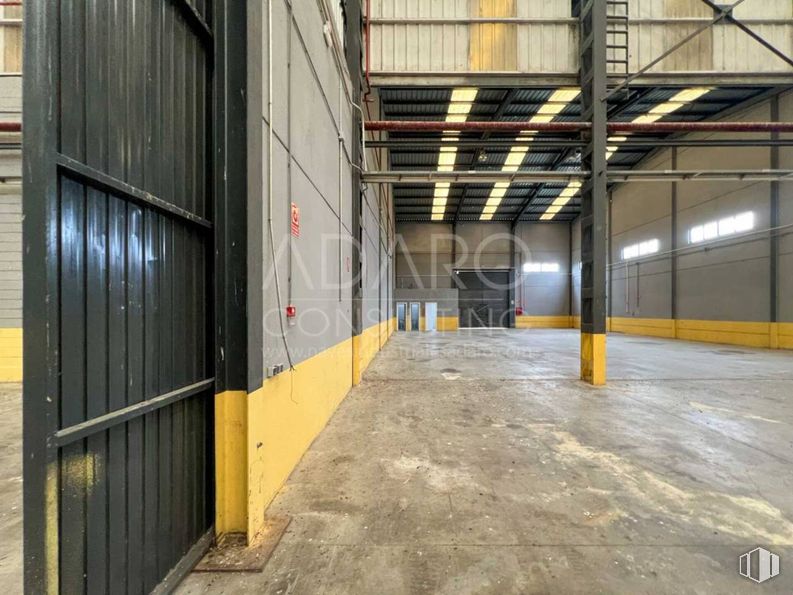 Industrial for sale & for rent at Zona industrial, Valdemoro, Madrid, 28343 with composite material, wood, concrete, beam, city, metal, flooring, hall, steel and asphalt around