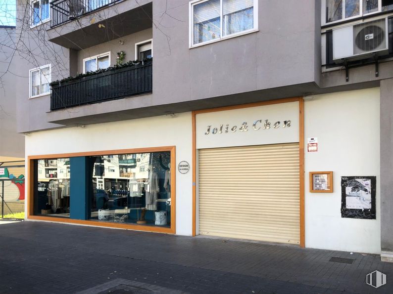 Retail for sale at Zona centro, Villanueva de la Cañada, Madrid, 28691 with window, facade, door, composite material, glass, concrete and retail around