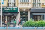 Retail for rent at Calle Princesa, 76, Chamberí, Madrid, 28008 with person, clothing, window, property, plant, building, door, flowerpot, neighbourhood and facade around