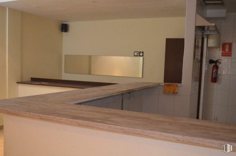 Retail for rent at Zona Centro, Las Rozas de Madrid, Madrid, 28230 with wood, fixture, interior design, floor, flooring, wood stain, material property, hardwood, window and real estate around