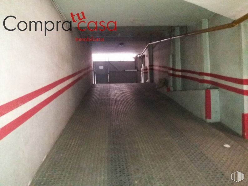 Industrial for sale & for rent at Zona Fernández Ladreda - San Millán, Segovia, 40002 with floor, fixture, flooring, line, rectangle, building, road, composite material, symmetry and concrete around