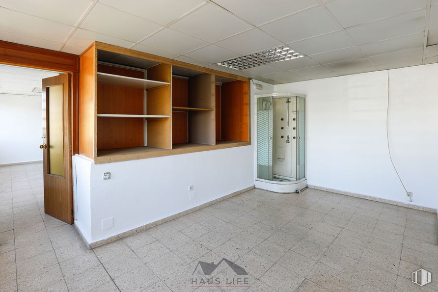 Nave en venta en Polígono La Yegua, Torrejón de Ardoz, Madrid, 28850 con ebanistería, edificio, accesorio, pasillo, madera, diseño de interiores, casa, piso, pavimento y archivando alrededor