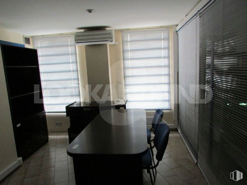 Office for rent at Zona Puerta de Cuartos, Talavera de la Reina, Toledo, 45600 with window blind, chair, table, furniture, building, fixture, interior design, wood, shade and floor around