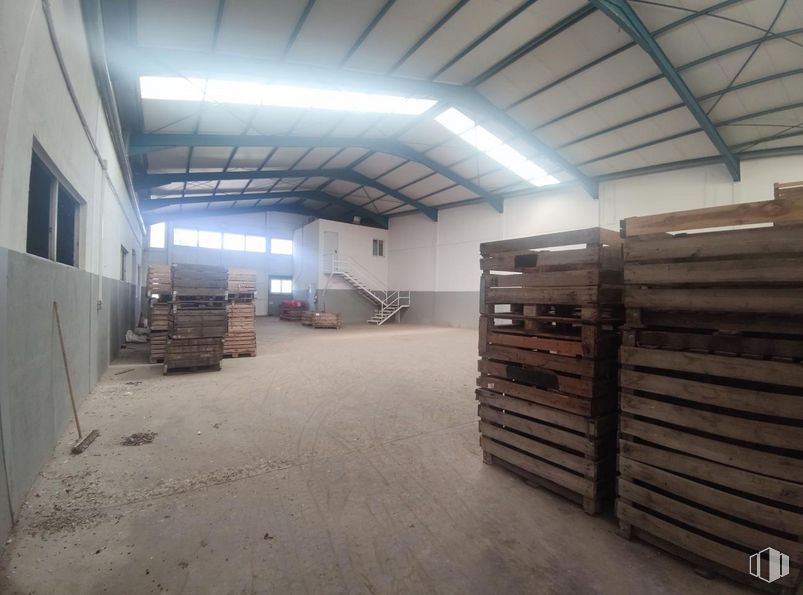 Industrial for sale at Paseo Estación, Villasequilla, Toledo, 45740 with window, furniture, wood, flooring, floor, beam, hardwood, hall, warehouse and plank around