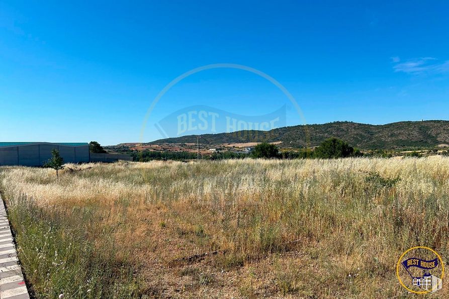 Land for sale at Zona de expansión, Cuenca, 16002 with sky, cloud, plant, natural landscape, landscape, grass, grassland, mountainous landforms, tree and plain around