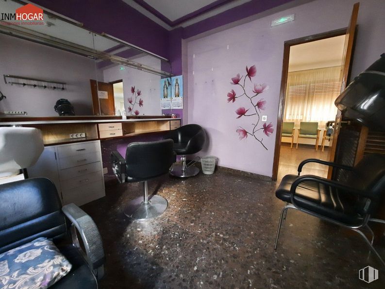 Retail for rent at Zona Murallas, Ávila, 05001 with chair, property, furniture, building, purple, lighting, interior design, floor, living room and flooring around