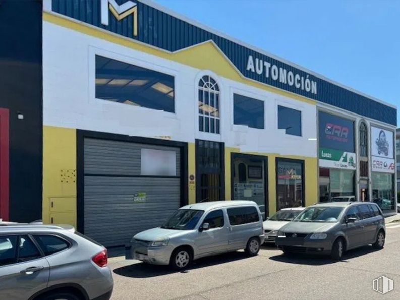 Nave en alquiler en Polígono industrial Creta, Talavera de la Reina, Toledo, 45600 con coche, camioneta, ventana, edificio, neumático, rueda, luz de estacionamiento, vehículo terrestre, vehículo y propiedad alrededor