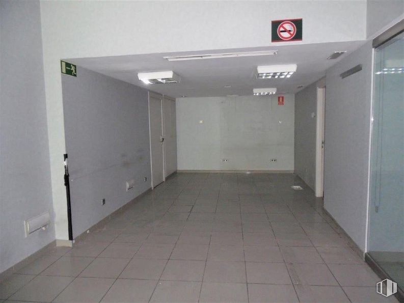 Retail for sale & for rent at Paseo Chopera, 5, Alcobendas, Madrid, 28100 with fixture, building, door, flooring, ceiling, hall, alarm device, composite material, event and light fixture around