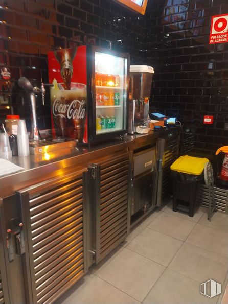 Retail for rent at Zona La Fortuna, Leganés, Madrid, 28917 with gas, machine, building, audio equipment, home appliance, drinking establishment, barware, kitchen appliance, room and entertainment around