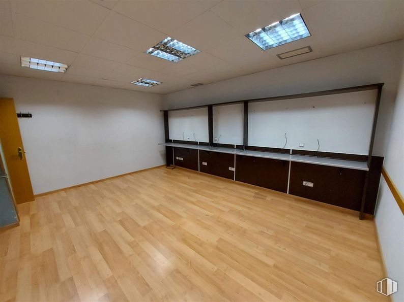 Local en venta en Calle Londres, Salamanca, Madrid, 28028 con puerta, lámpara, madera, hall, suelos, suelo, tinte para madera, madera dura, edificio y suelo laminado alrededor