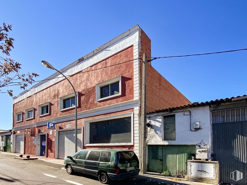 Nave en venta en Polígono Prado Overa, Leganés, Madrid, 28914 con camioneta, ventana, edificio, cielo, rueda, neumático, luz de estacionamiento automotriz, coche, vehículo y asfalto alrededor