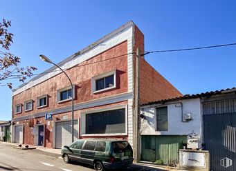 Nave en venta en Polígono Prado Overa, Leganés, Madrid, 28914 con camioneta, ventana, edificio, cielo, rueda, neumático, luz de estacionamiento automotriz, coche, vehículo y asfalto alrededor