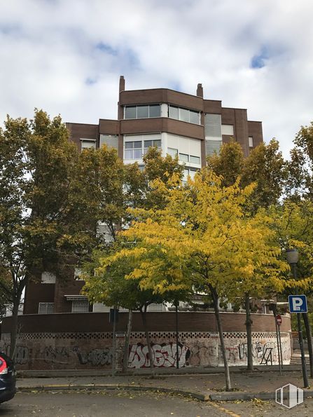 Local en venta en Calle Luis Braille, 8, Coslada, Madrid, 28820 con edificio, nube, cielo, rama, árbol, arquitectura, superficie de carretera, barrio, diseño urbano y ventana alrededor