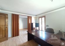 Office for sale & for rent at Plaza Mayor, Torrejón de Ardoz, Madrid, 28850 with lighting, table, building, property, house, wood, fixture, shade, floor and comfort around