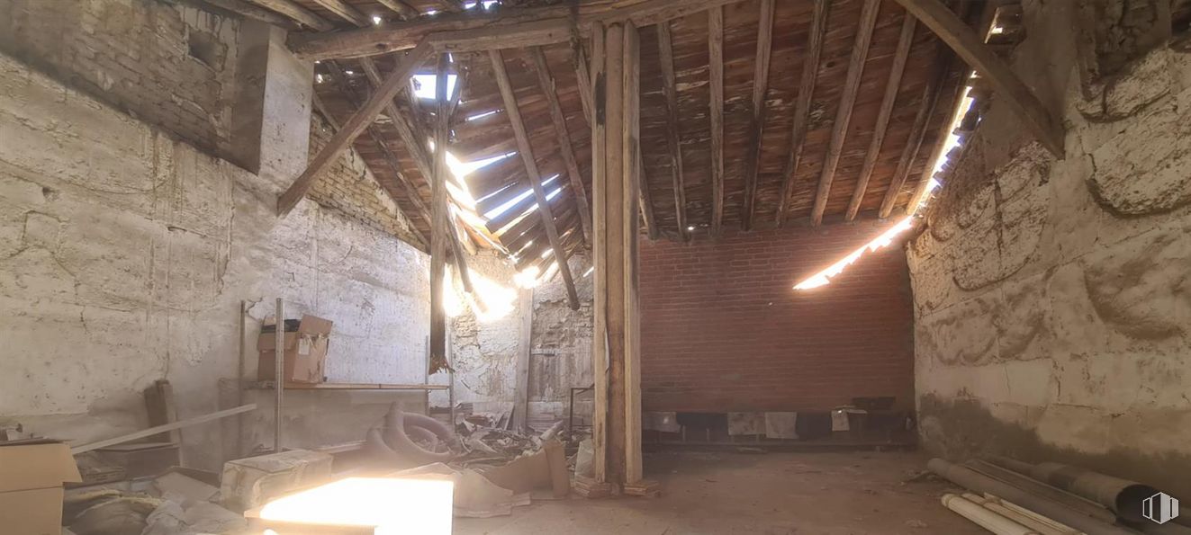 Nave en venta en Casco urbano, Cedillo del Condado, Toledo, 45214 con luz, alumbrado, edificio, madera, haz, material de construcción, techo, electricidad, ciudad y material compuesto alrededor