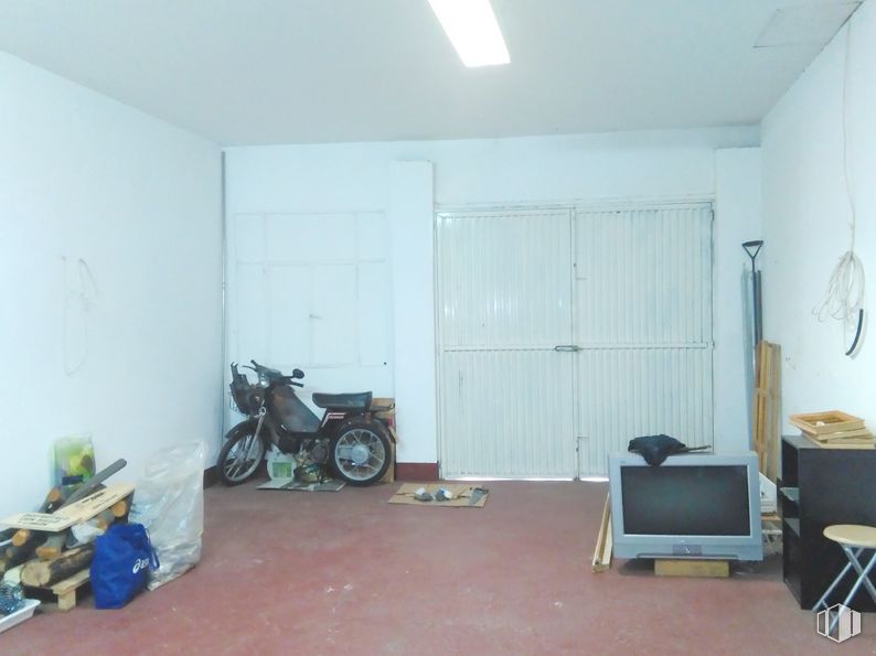 Retail for rent at San Roque-Concordia-Adoratrices, Guadalajara, 19002 with motorcycle, luggage & bags, stool, tire, packaged goods, wheel, fixture, building, flooring and floor around