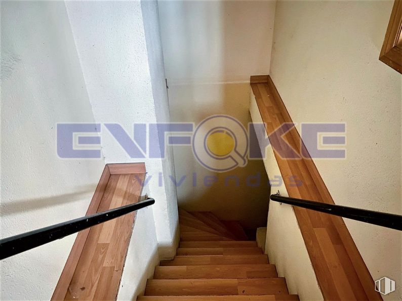 Local en venta en Calle Corregidor Juan Francisco de Luján, Moratalaz, Madrid, 28030 con escaleras, accesorio, madera, edificio, pintura, suelos, suelo, tinte para madera, material compuesto y madera dura alrededor