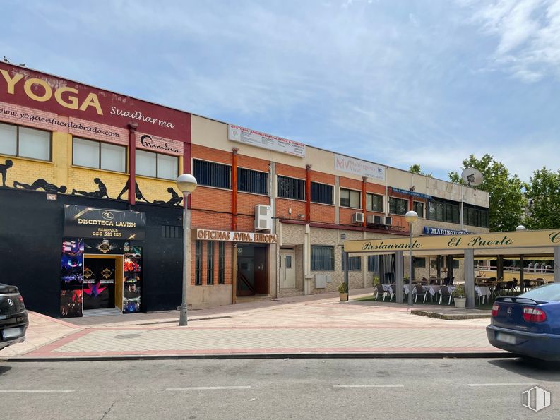 Oficina en alquiler en Centro Comercial Avenida Europa, 2, Fuenlabrada, Madrid, 28943 con coche, edificio, luz de estacionamiento automotriz, nube, cielo, neumático, rueda, placa de matrícula del vehículo, vehículo y ventana alrededor