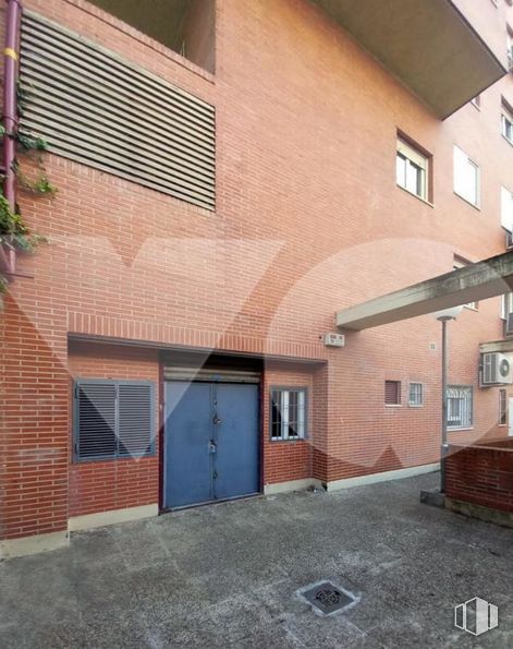 Local en venta en Calle Emiliano Barral, Ciudad Lineal, Madrid, 28043 con ventana, puerta, durante el día, edificio, madera, superficie de la carretera, albañilería, ladrillo, accesorio y barrio alrededor