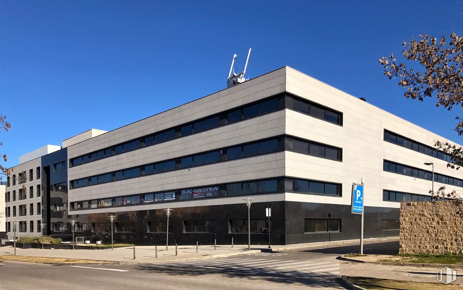 Oficina en venta en Calle Poeta José Hierro, 1, Pinto, Madrid, 28320 con edificio, cielo, diseño urbano, edificio comercial, inmobiliario, fachada, ciudad, ventana, rectángulo y uso mixto alrededor