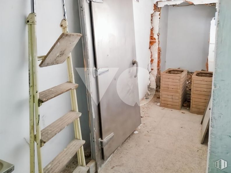 Retail for sale at Calle Concejo, Galapagar, Madrid, 28260 with ladder, floor, building material, stairs, plaster, plywood, plank and basement around