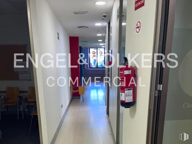 Retail for sale & for rent at Paseo de la Castellana, Chamartín, Madrid, 28046 with chair, fixture, building, gas, flooring, door, font, aluminium, ceiling and glass around