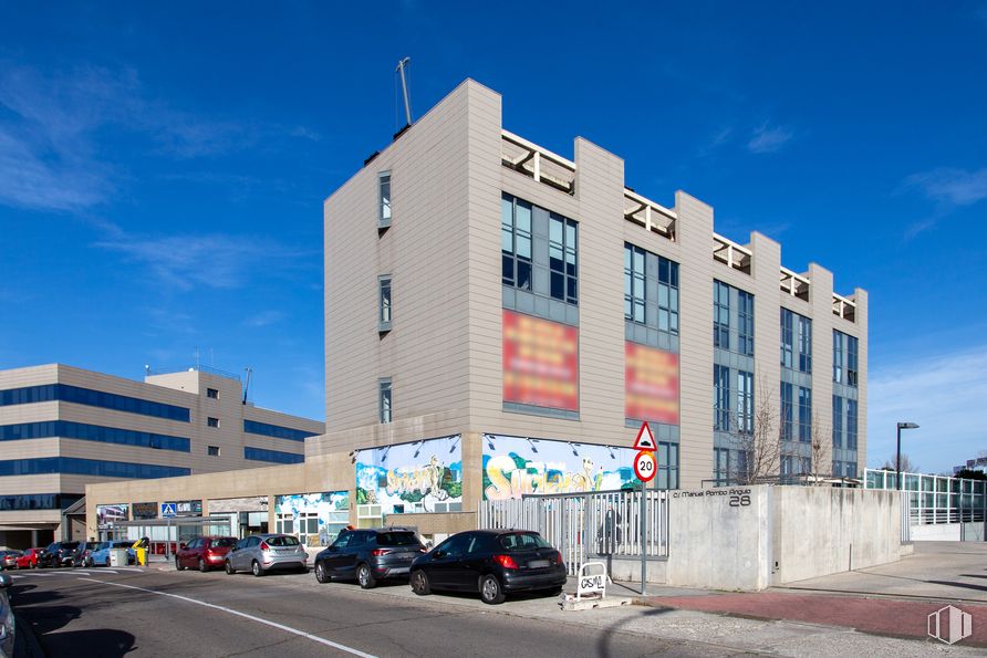 Retail for sale at Calle Manuel Pombo Angulo, 22, Hortaleza, Madrid, 28050 with sky, land vehicle, tire, building, wheel, car, window, vehicle, street light and tower block around